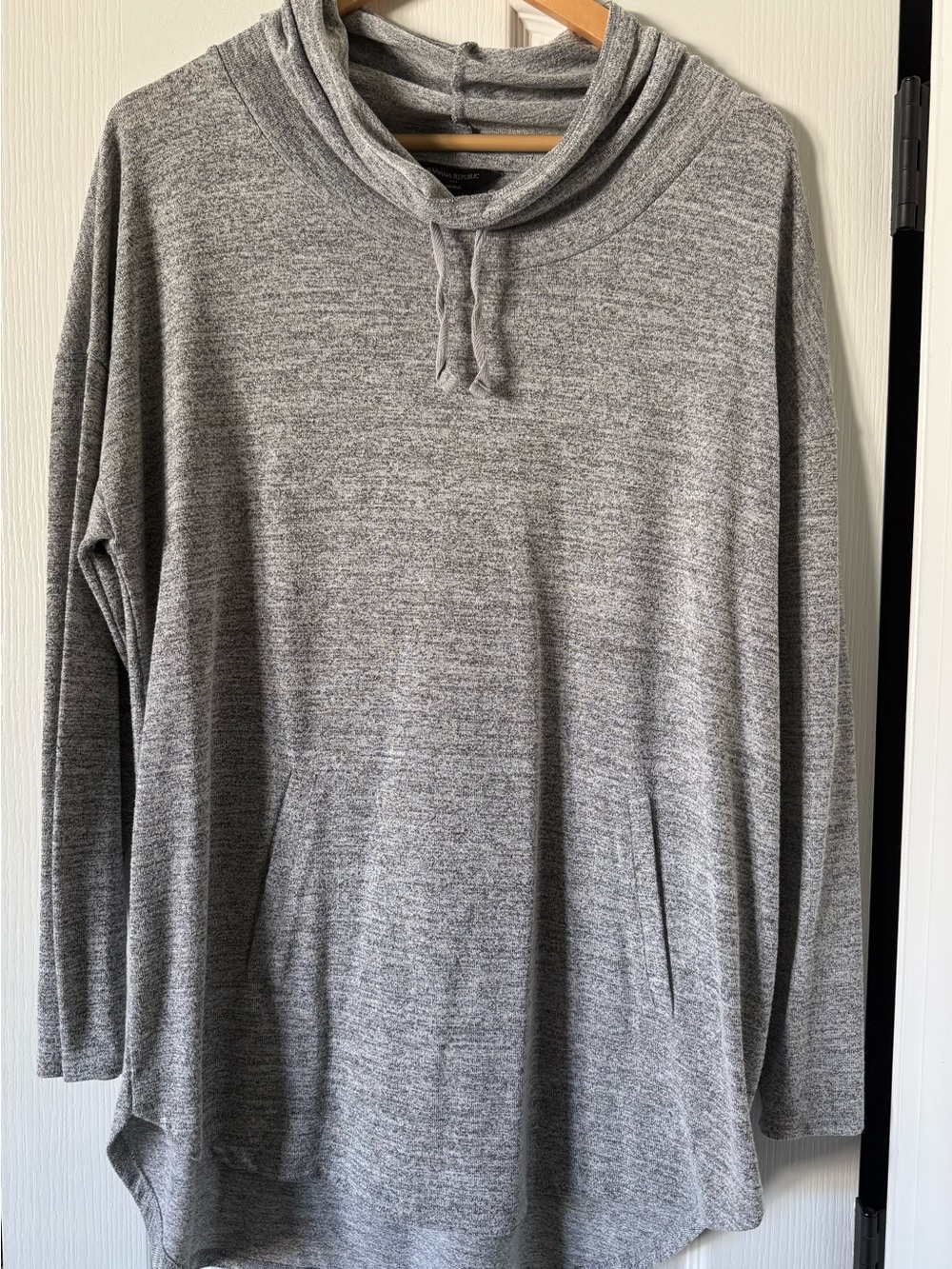 Banana Republic Gray Heathered Pullover with pockets